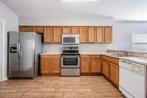 For Sale: $385,000 (3 beds, 2 baths, 1704 Square Feet)