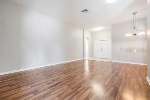For Sale: $385,000 (3 beds, 2 baths, 1704 Square Feet)