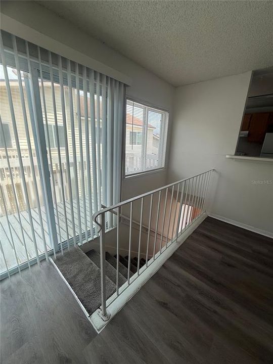 For Rent: $1,600 (2 beds, 1 baths, 924 Square Feet)