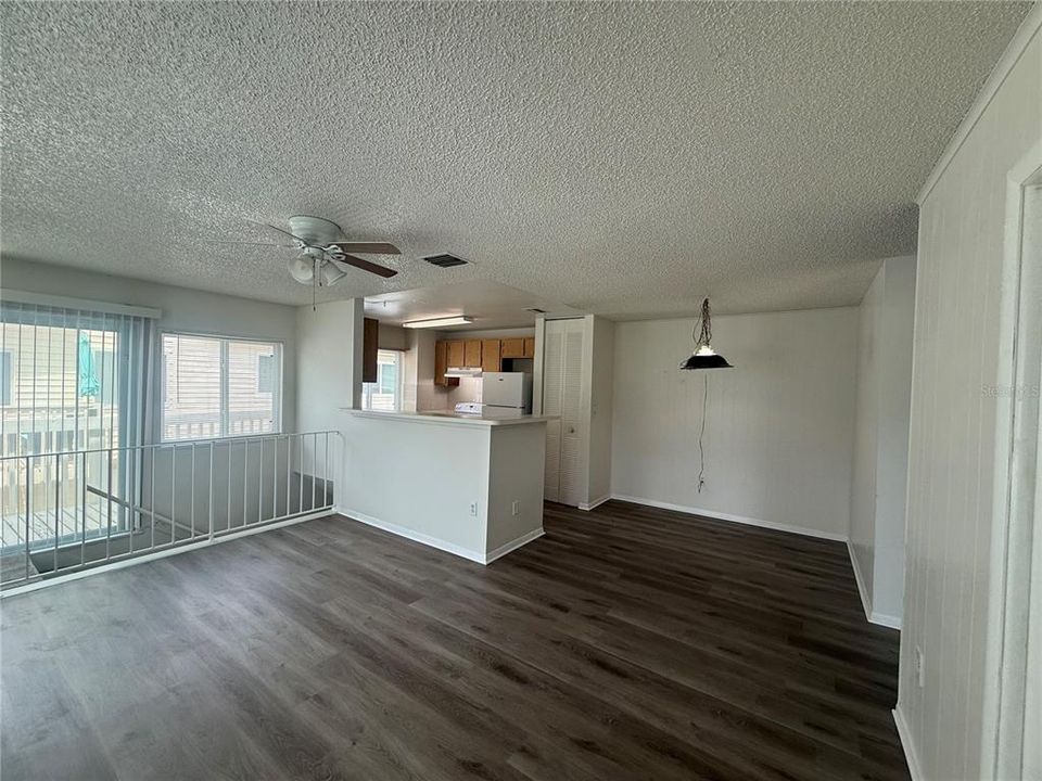 For Rent: $1,600 (2 beds, 1 baths, 924 Square Feet)