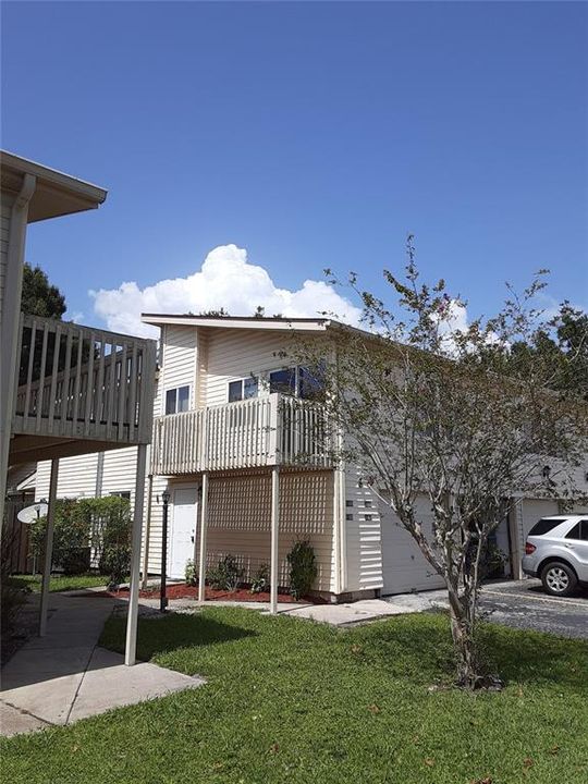 For Rent: $1,600 (2 beds, 1 baths, 924 Square Feet)