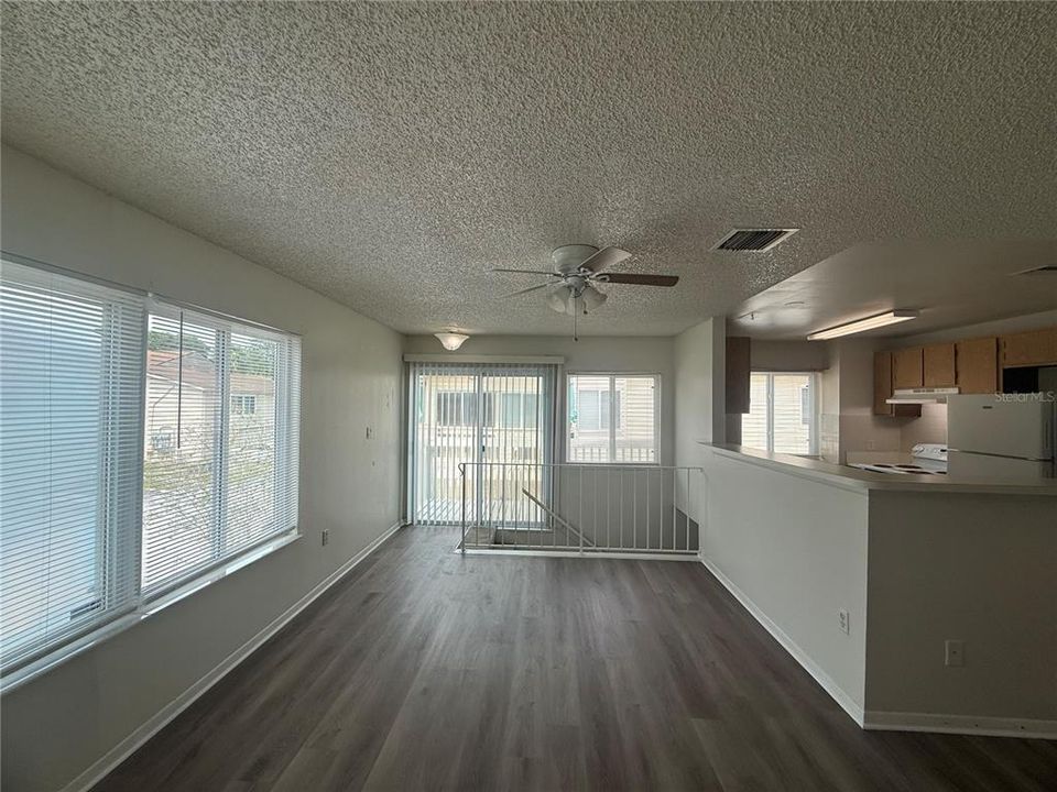 For Rent: $1,600 (2 beds, 1 baths, 924 Square Feet)