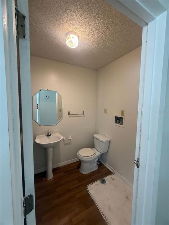 For Rent: $1,600 (2 beds, 1 baths, 924 Square Feet)
