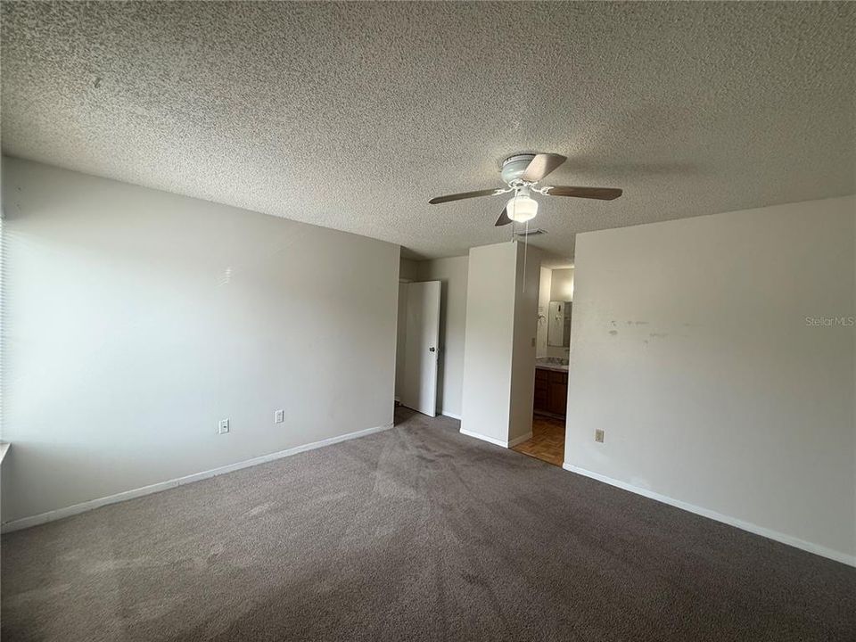 For Rent: $1,600 (2 beds, 1 baths, 924 Square Feet)