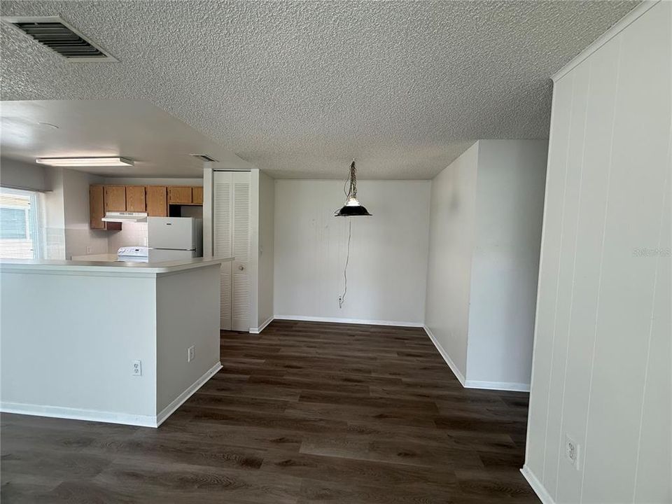 For Rent: $1,600 (2 beds, 1 baths, 924 Square Feet)