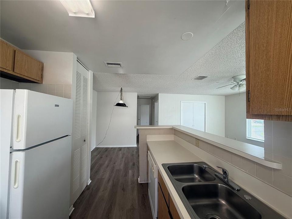 For Rent: $1,600 (2 beds, 1 baths, 924 Square Feet)
