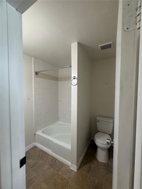 For Rent: $1,600 (2 beds, 1 baths, 924 Square Feet)