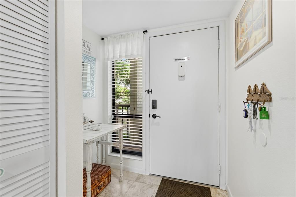 For Sale: $240,000 (2 beds, 2 baths, 1013 Square Feet)