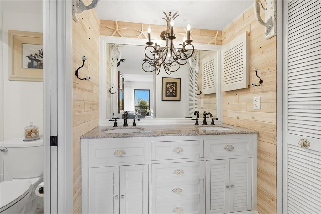 For Sale: $240,000 (2 beds, 2 baths, 1013 Square Feet)