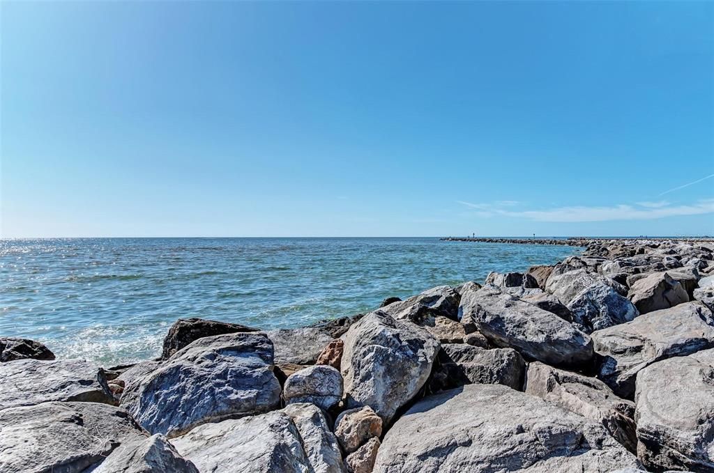 For Sale: $240,000 (2 beds, 2 baths, 1013 Square Feet)