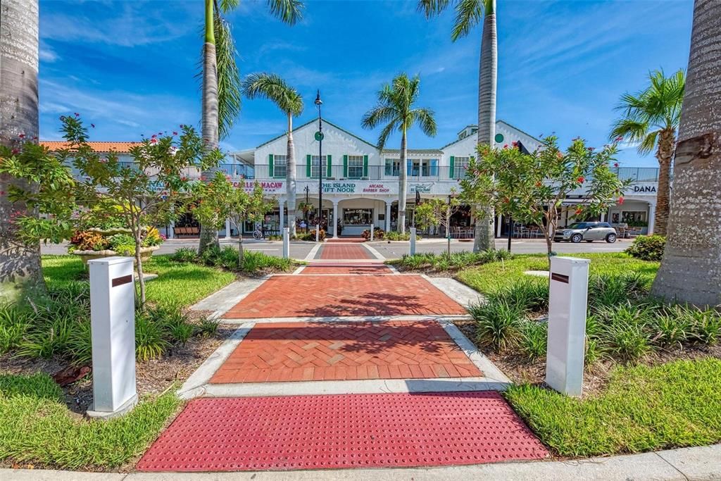 For Sale: $240,000 (2 beds, 2 baths, 1013 Square Feet)