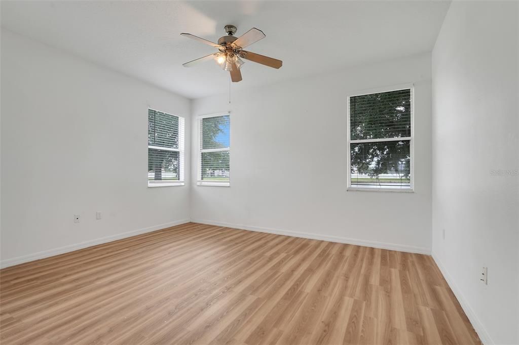 For Sale: $390,000 (4 beds, 2 baths, 1960 Square Feet)