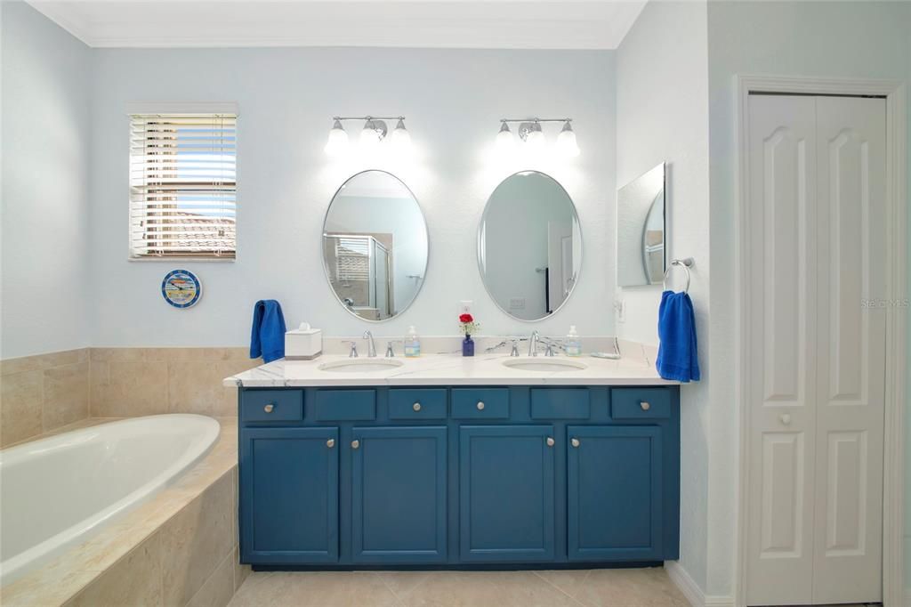 En Venta: $499,900 (4 camas, 3 baños, 2006 Pies cuadrados)