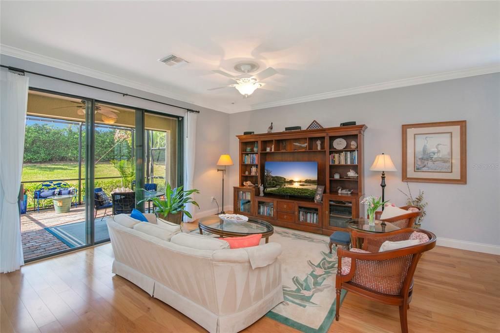 En Venta: $499,900 (4 camas, 3 baños, 2006 Pies cuadrados)