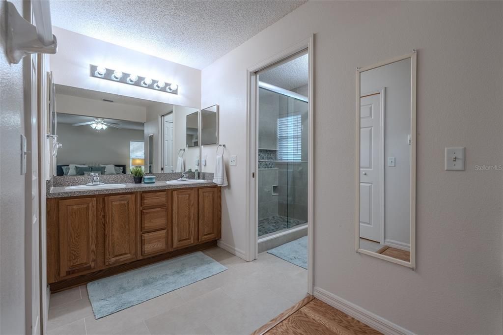 Activo con contrato: $294,999 (3 camas, 2 baños, 1806 Pies cuadrados)