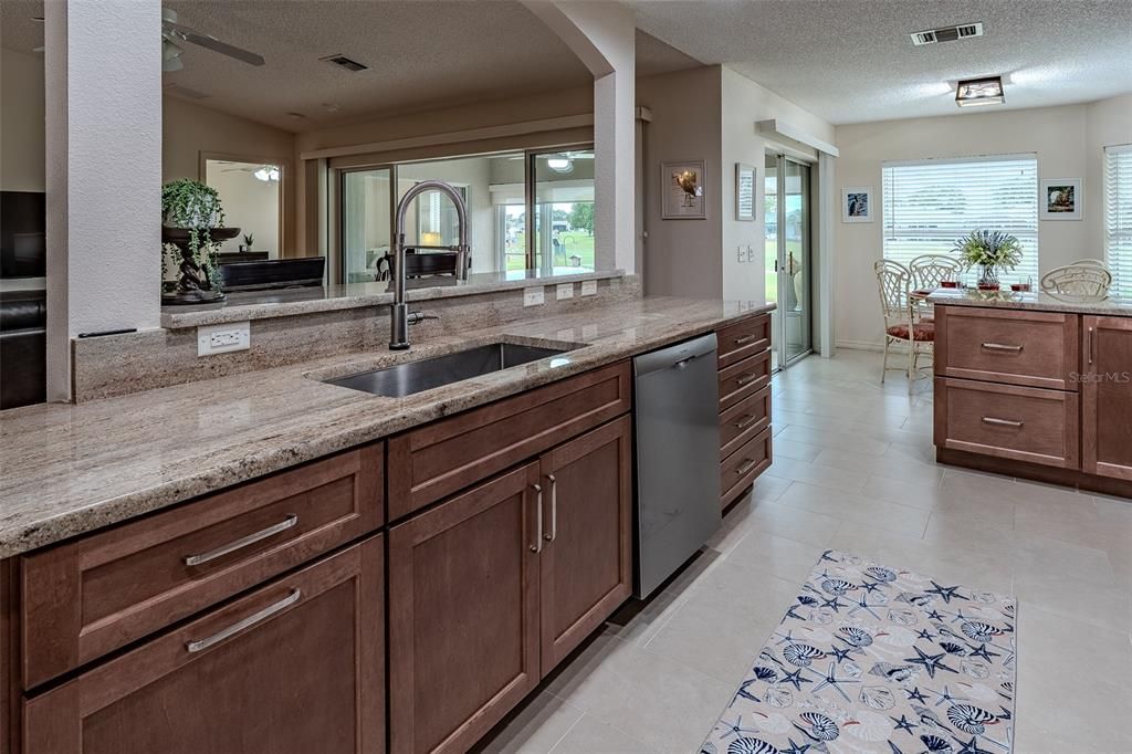 Activo con contrato: $294,999 (3 camas, 2 baños, 1806 Pies cuadrados)