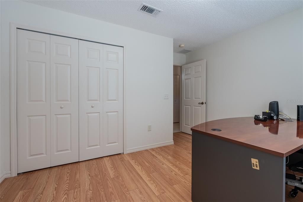 Activo con contrato: $294,999 (3 camas, 2 baños, 1806 Pies cuadrados)
