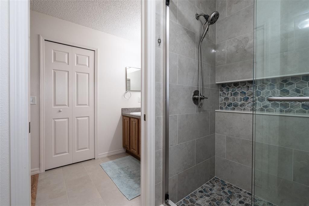 Activo con contrato: $294,999 (3 camas, 2 baños, 1806 Pies cuadrados)