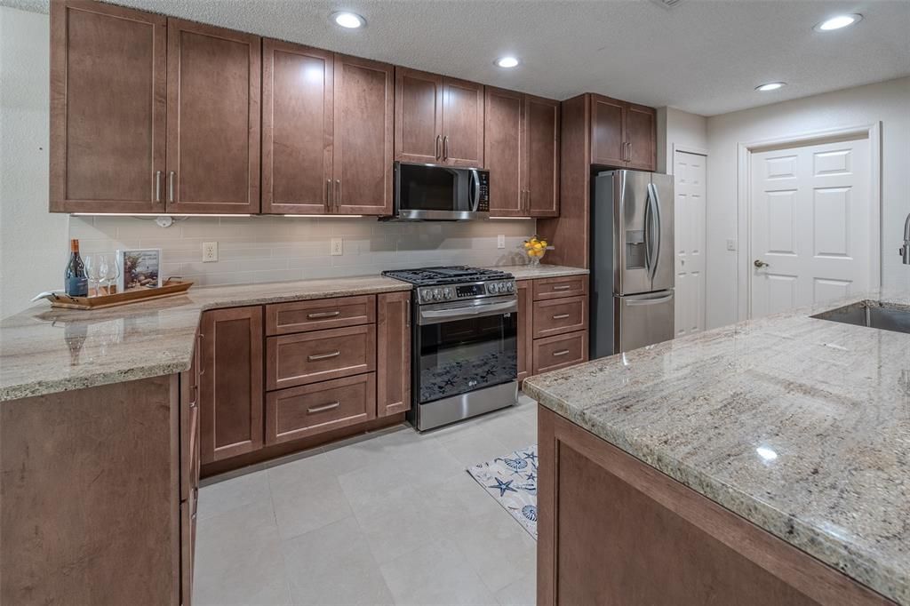 Activo con contrato: $294,999 (3 camas, 2 baños, 1806 Pies cuadrados)