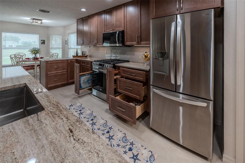 Activo con contrato: $294,999 (3 camas, 2 baños, 1806 Pies cuadrados)