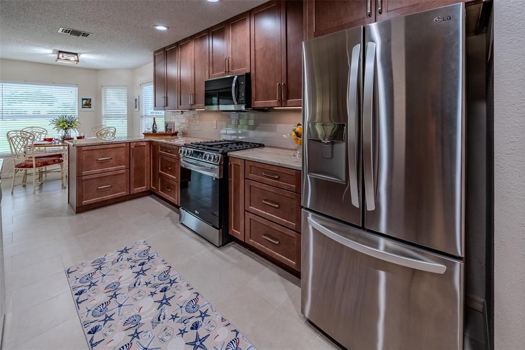 Activo con contrato: $294,999 (3 camas, 2 baños, 1806 Pies cuadrados)