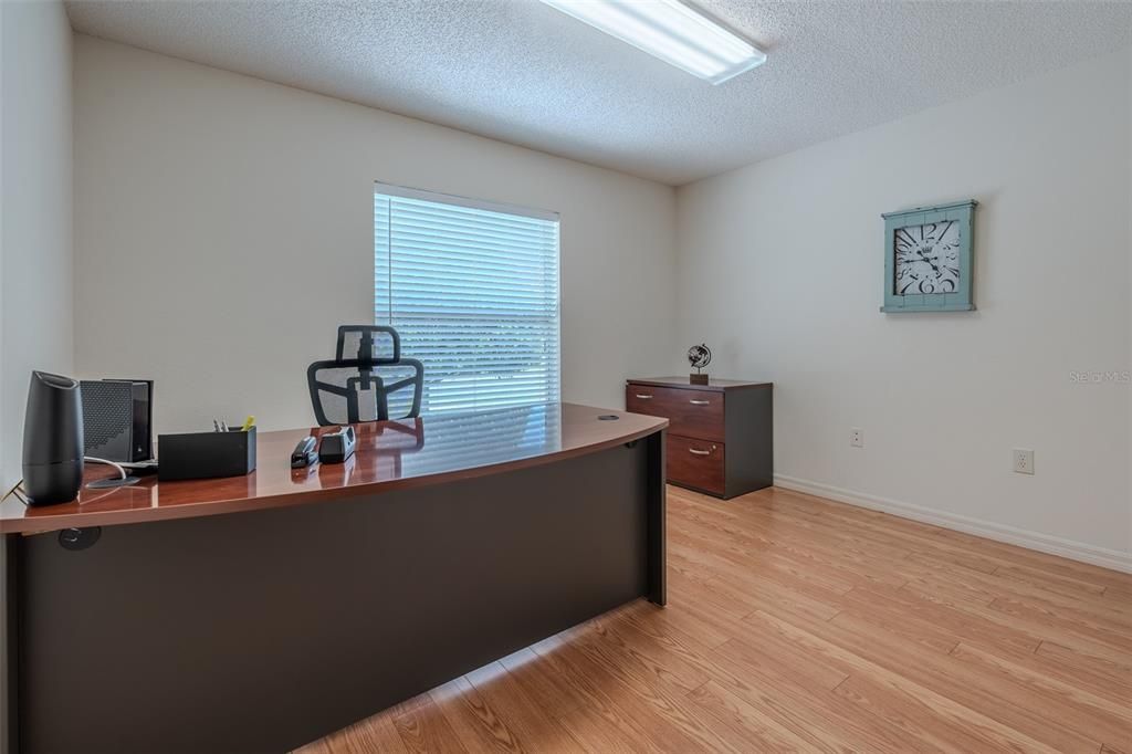 Activo con contrato: $294,999 (3 camas, 2 baños, 1806 Pies cuadrados)
