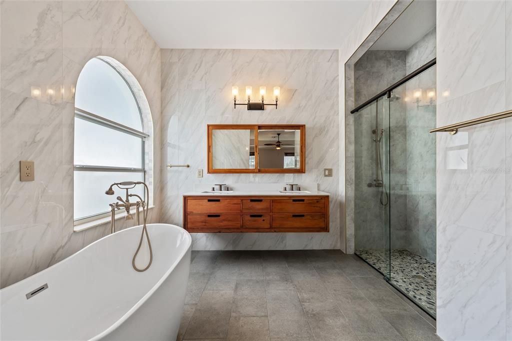 En Renta: $3,950 (4 camas, 3 baños, 2558 Pies cuadrados)