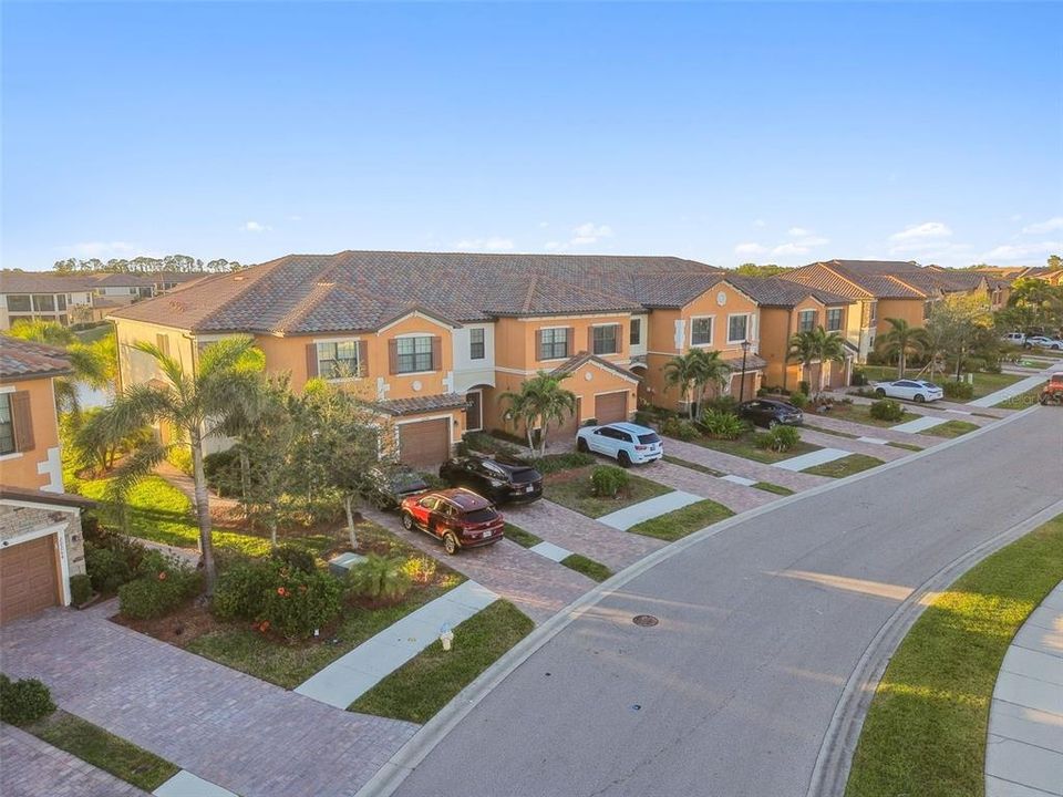 For Sale: $289,000 (3 beds, 2 baths, 1949 Square Feet)