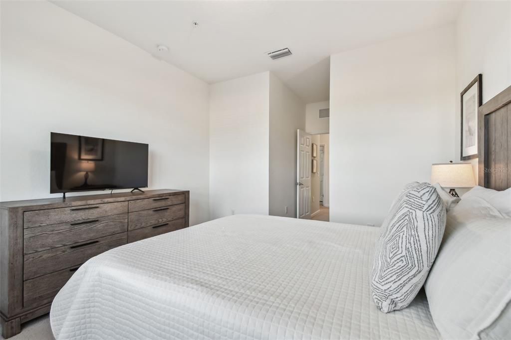 For Sale: $289,000 (3 beds, 2 baths, 1949 Square Feet)