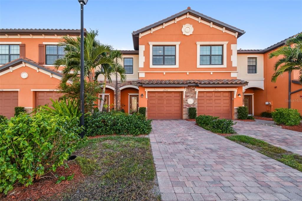 For Sale: $289,000 (3 beds, 2 baths, 1949 Square Feet)