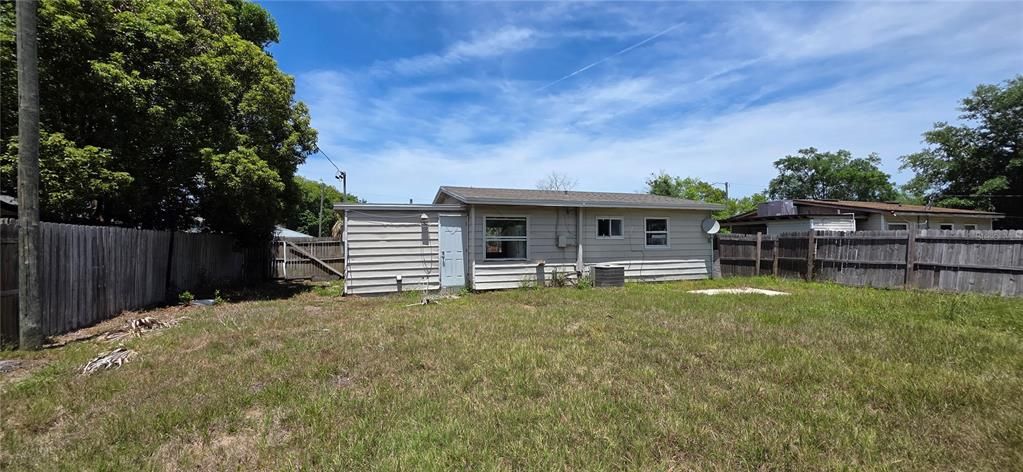 For Sale: $225,000 (2 beds, 1 baths, 866 Square Feet)