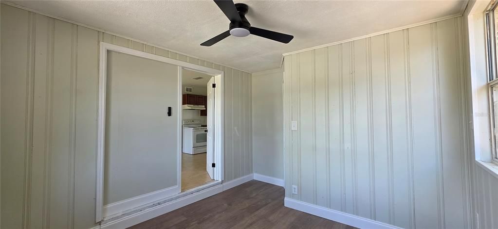 For Sale: $225,000 (2 beds, 1 baths, 866 Square Feet)