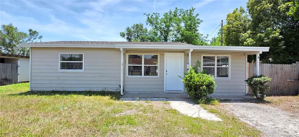 For Sale: $225,000 (2 beds, 1 baths, 866 Square Feet)