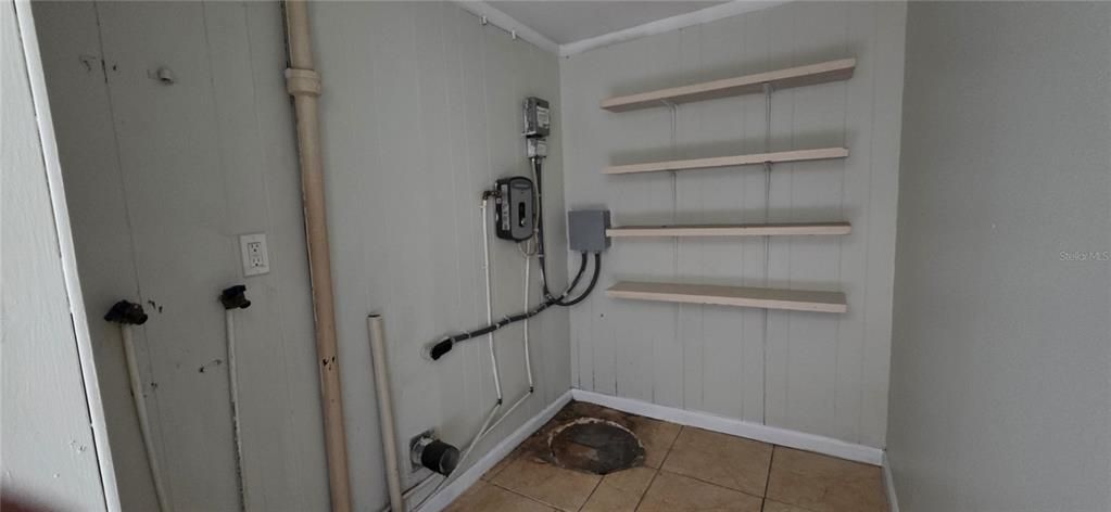 For Sale: $225,000 (2 beds, 1 baths, 866 Square Feet)