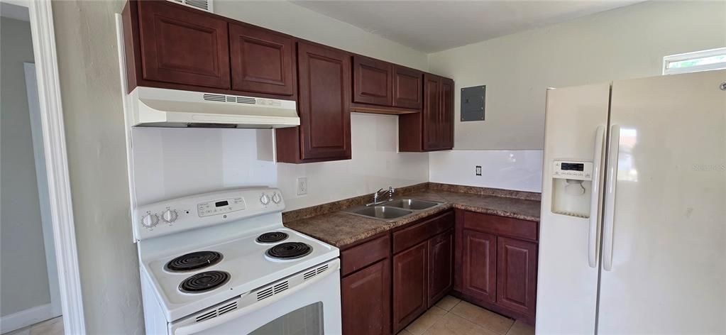 For Sale: $225,000 (2 beds, 1 baths, 866 Square Feet)