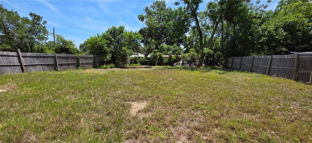 For Sale: $225,000 (2 beds, 1 baths, 866 Square Feet)