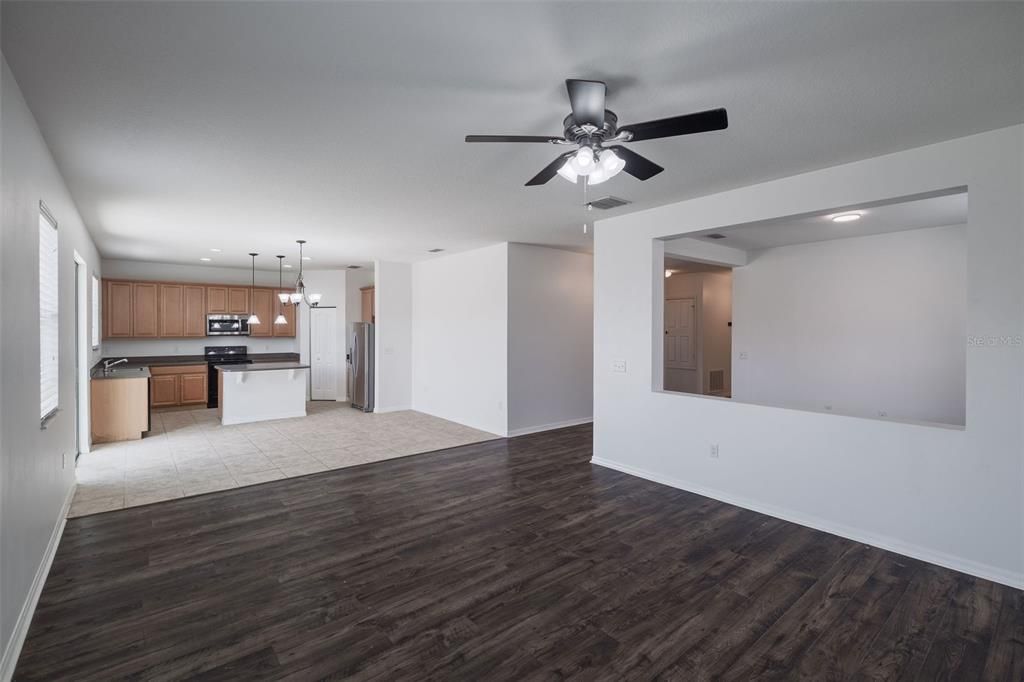 На продажу: $399,000 (3 спален, 2 ванн, 1865 Квадратных фут)