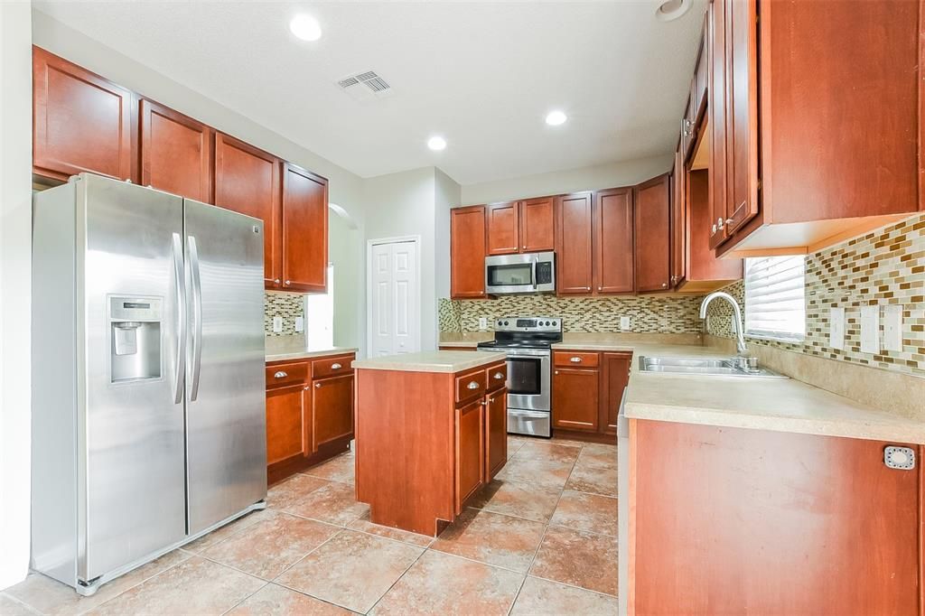 Active With Contract: $420,000 (5 beds, 3 baths, 2513 Square Feet)