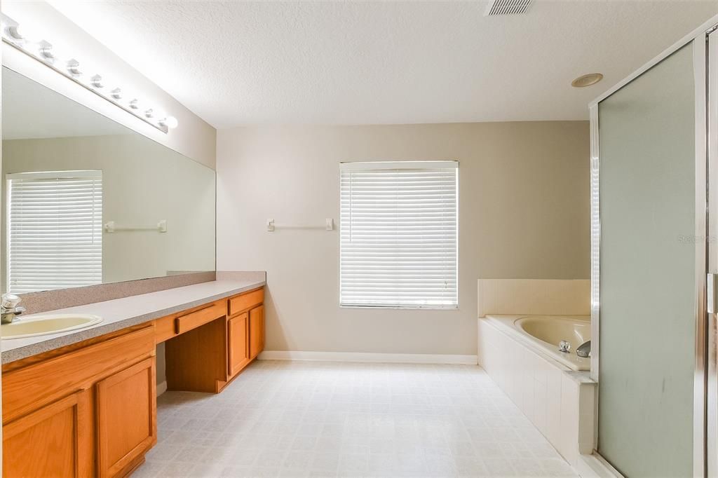 Active With Contract: $420,000 (5 beds, 3 baths, 2513 Square Feet)