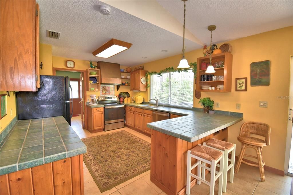 For Sale: $599,000 (3 beds, 3 baths, 1633 Square Feet)