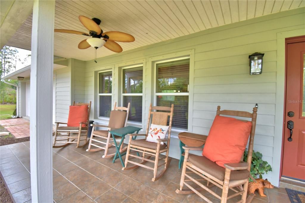 For Sale: $599,000 (3 beds, 3 baths, 1633 Square Feet)