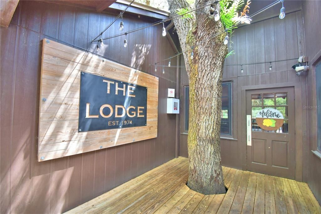 For Sale: $599,000 (3 beds, 3 baths, 1633 Square Feet)