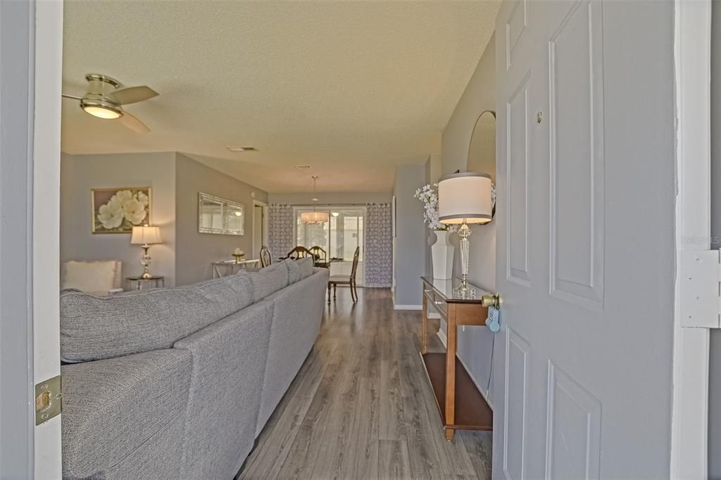 Active With Contract: $223,900 (2 beds, 2 baths, 1144 Square Feet)