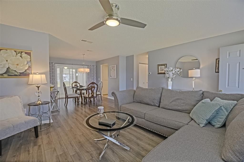 Active With Contract: $223,900 (2 beds, 2 baths, 1144 Square Feet)