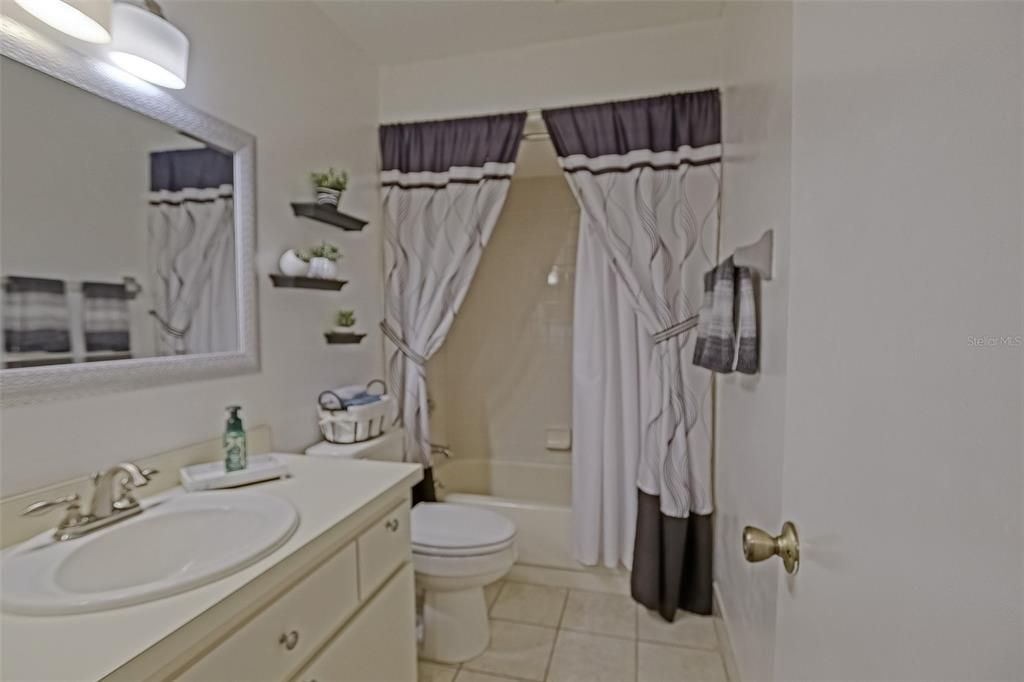 Active With Contract: $223,900 (2 beds, 2 baths, 1144 Square Feet)