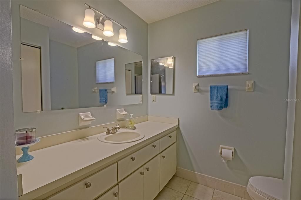Active With Contract: $223,900 (2 beds, 2 baths, 1144 Square Feet)