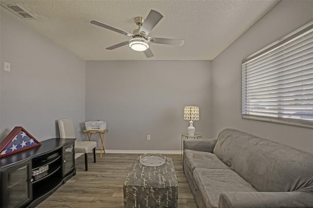 Active With Contract: $223,900 (2 beds, 2 baths, 1144 Square Feet)