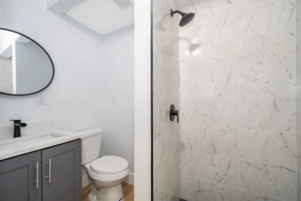 В аренду: $975 (0 спален, 1 ванн, 325 Квадратных фут)