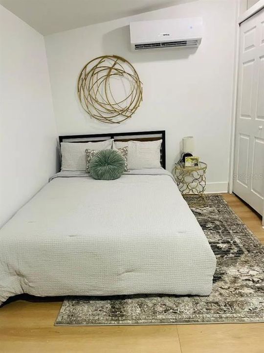 В аренду: $975 (0 спален, 1 ванн, 325 Квадратных фут)