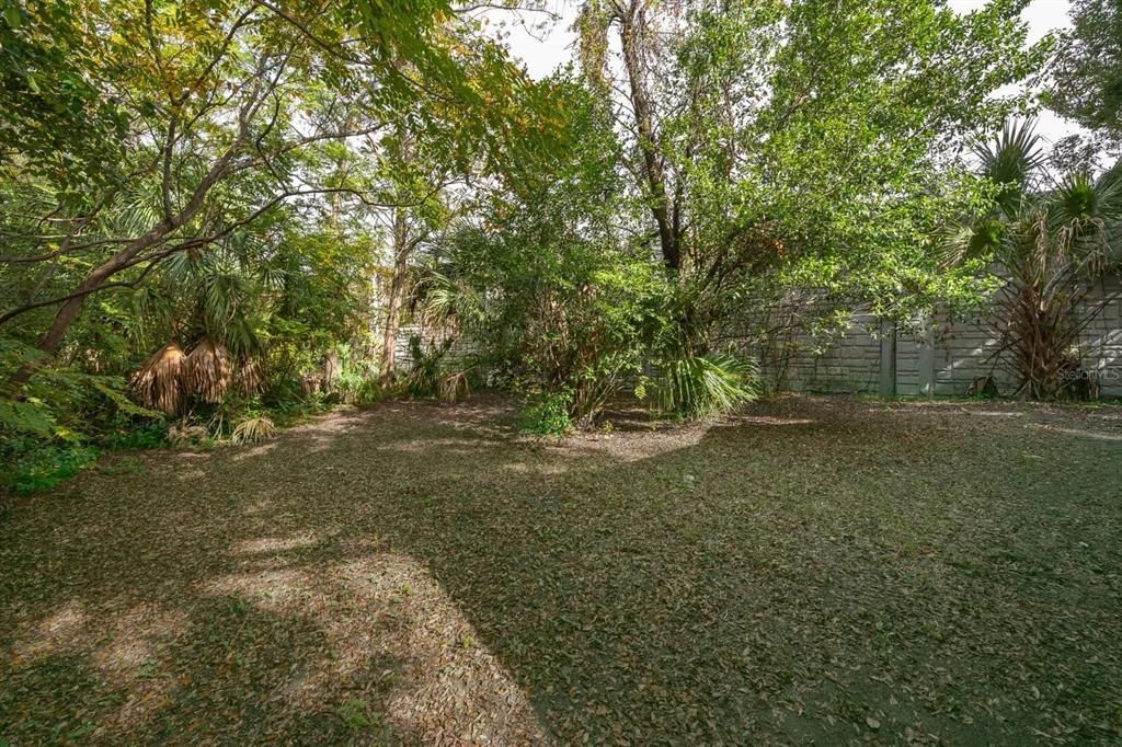 В аренду: $975 (0 спален, 1 ванн, 325 Квадратных фут)
